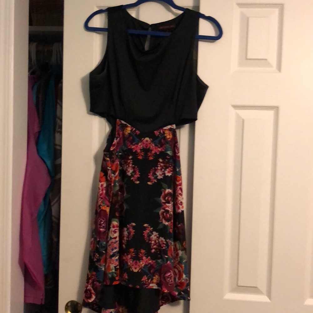 Floral dress with cut-out sides!